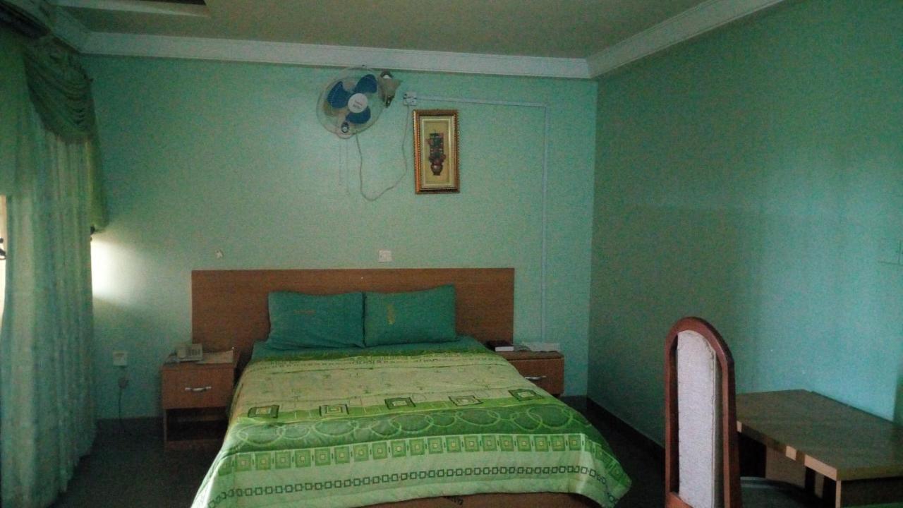 Mataan Hotel And Suites อิบาดัน ภายนอก รูปภาพ
